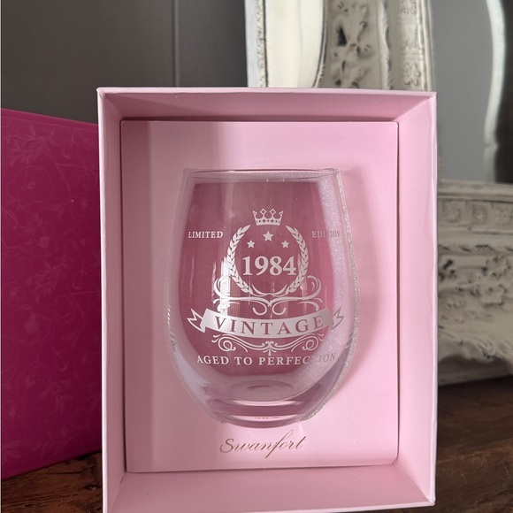 VINTAGE | 1984 Swanfort Wine Glass With Gift Box - Picture 2 of 4
